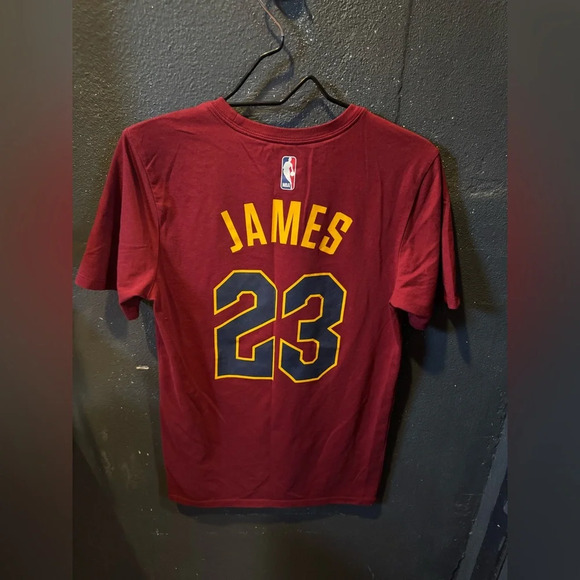 Women’s Nike Red and Yellow Cleveland Cavaliers Labron James Tshirt Jersey - Picture 4 of 4